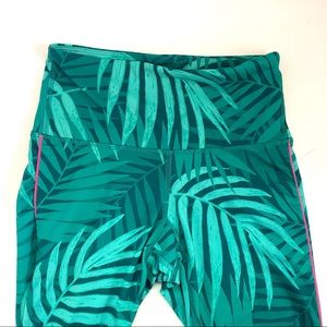 Old Navy Active Crop Palm Print Leggings Size XS